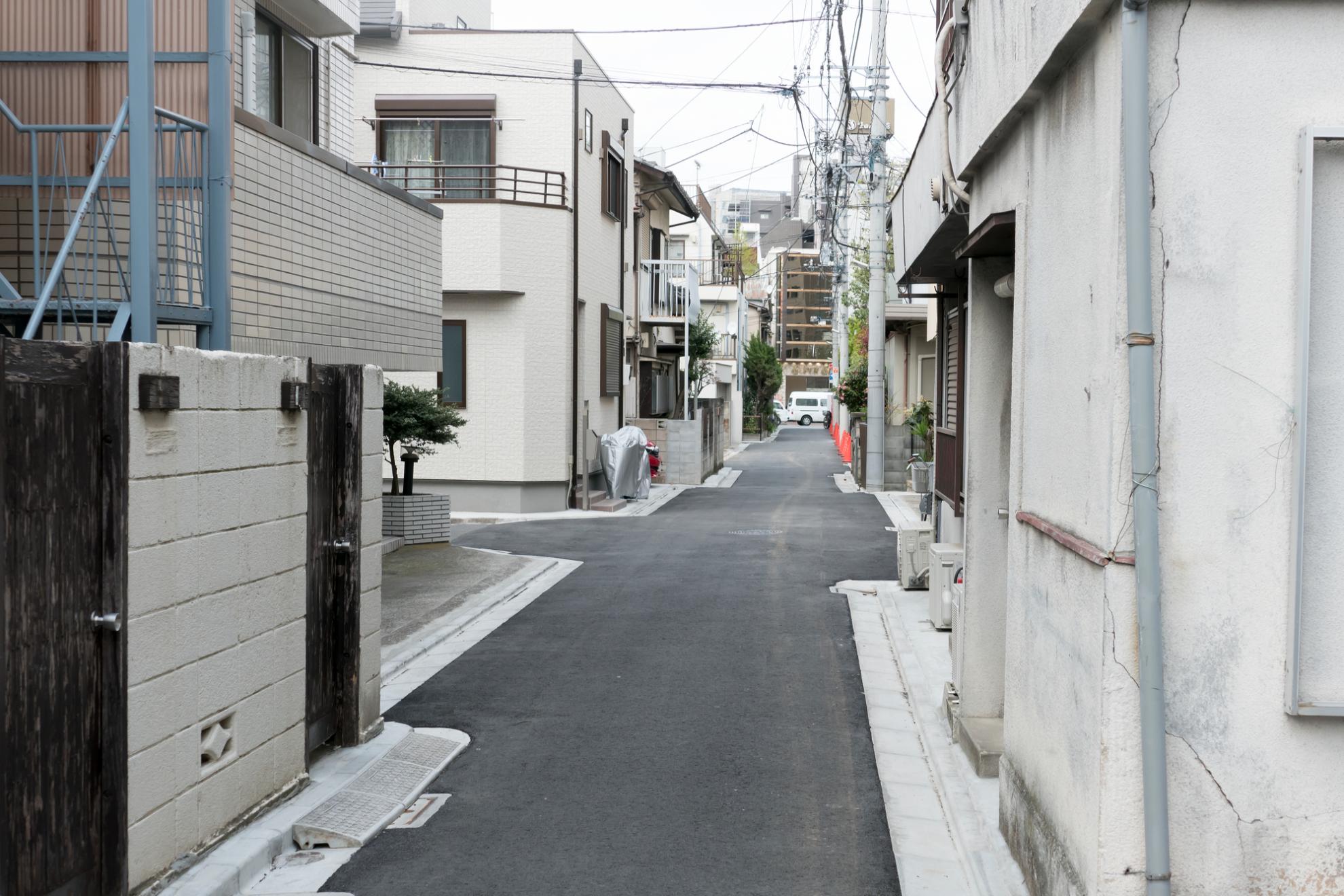 狭い私道